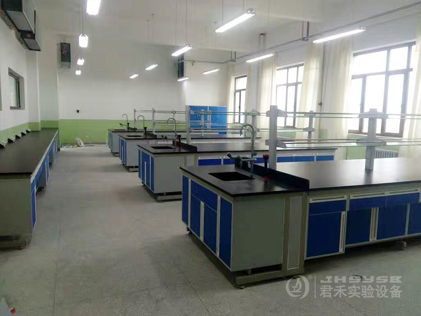 關于通風柜送風系統出風管